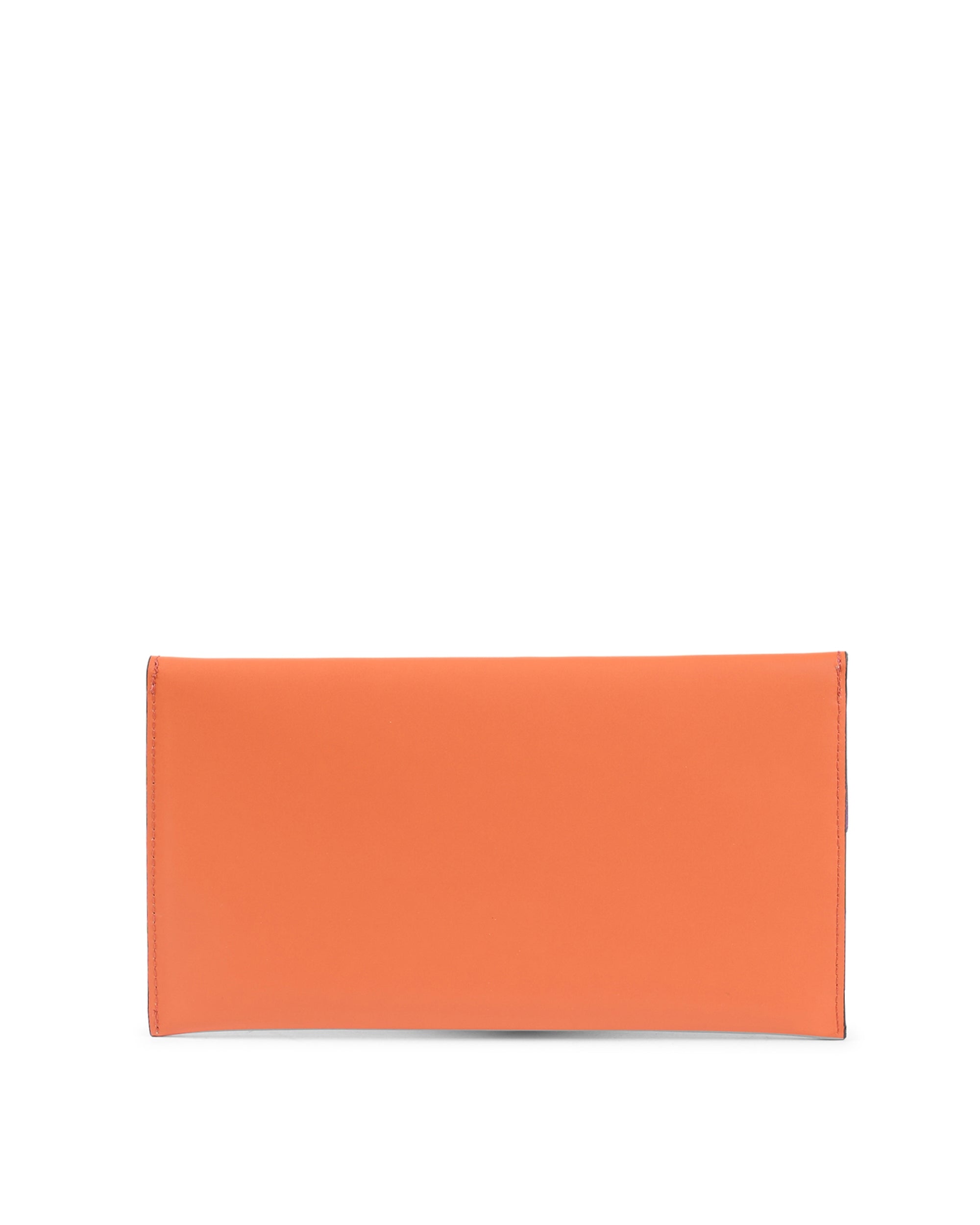 Clutch tipo sobre de piel color naranja
