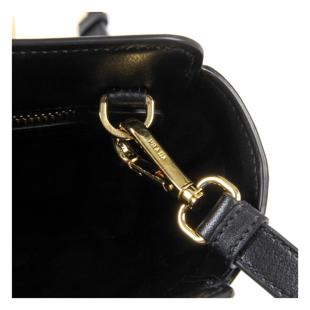 Bolso de hombro Prada de piel Saffiano suave con asa superior en negro