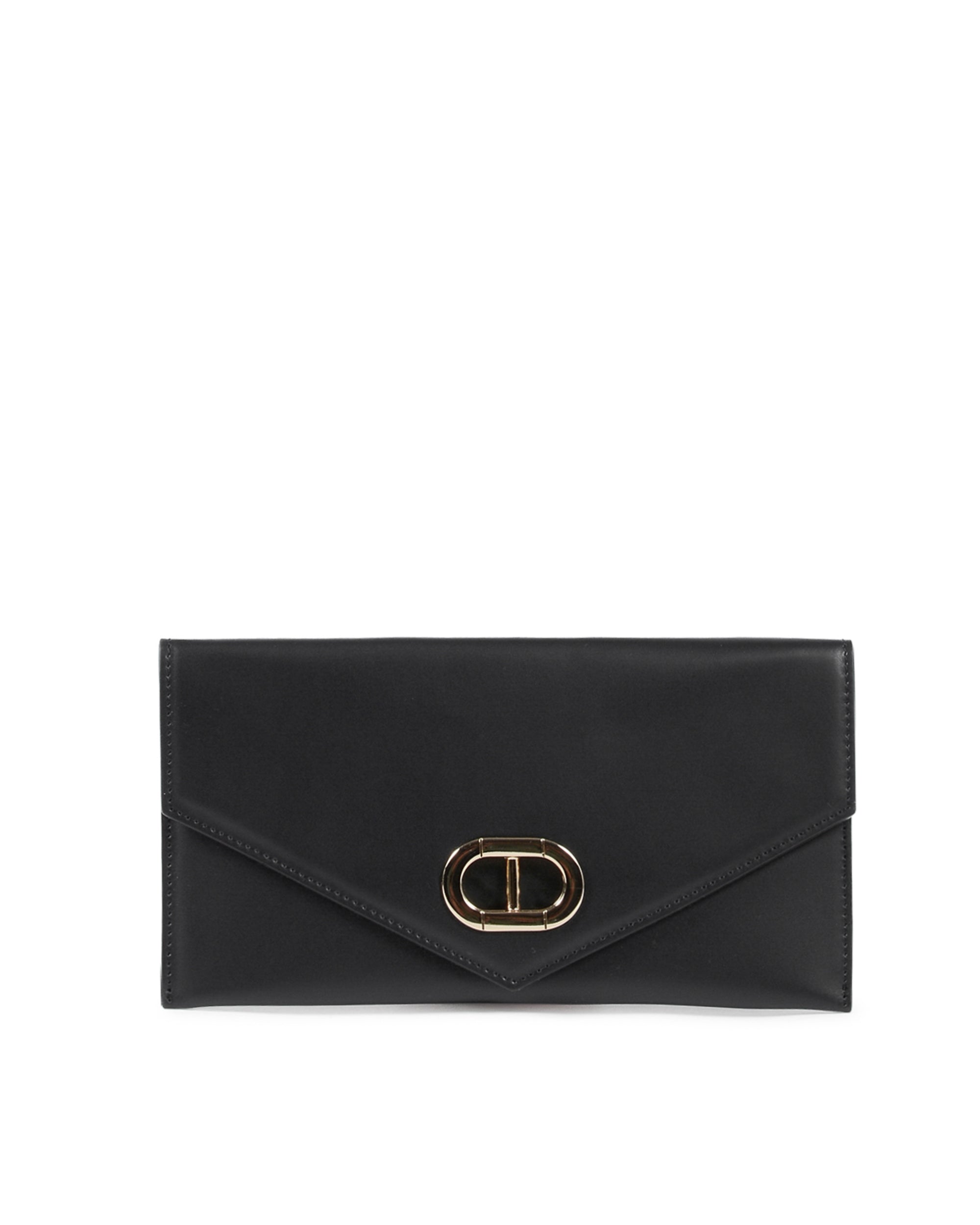 Clutch tipo sobre de piel color negro
