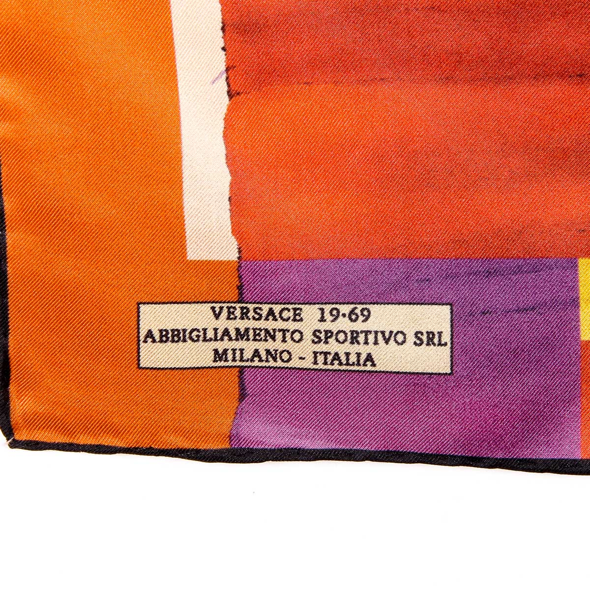 Bufanda de mujer V 1969 Italia