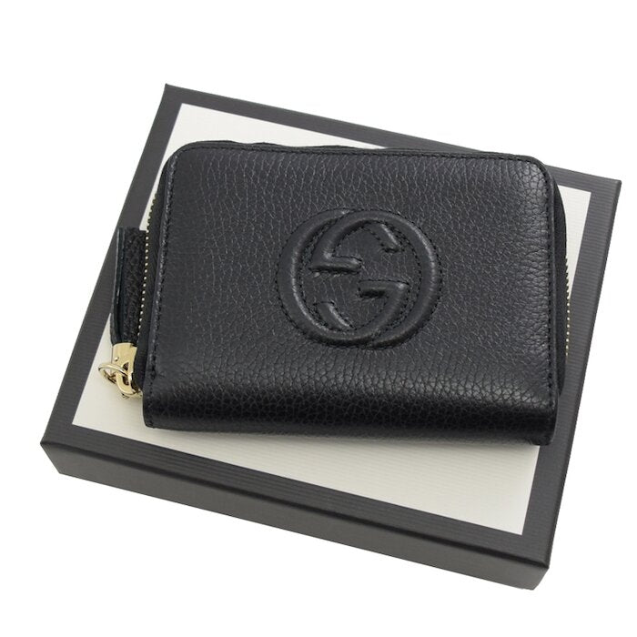 Cartera pequeña con cremallera Gucci Soho de piel con estampado GG en color negro