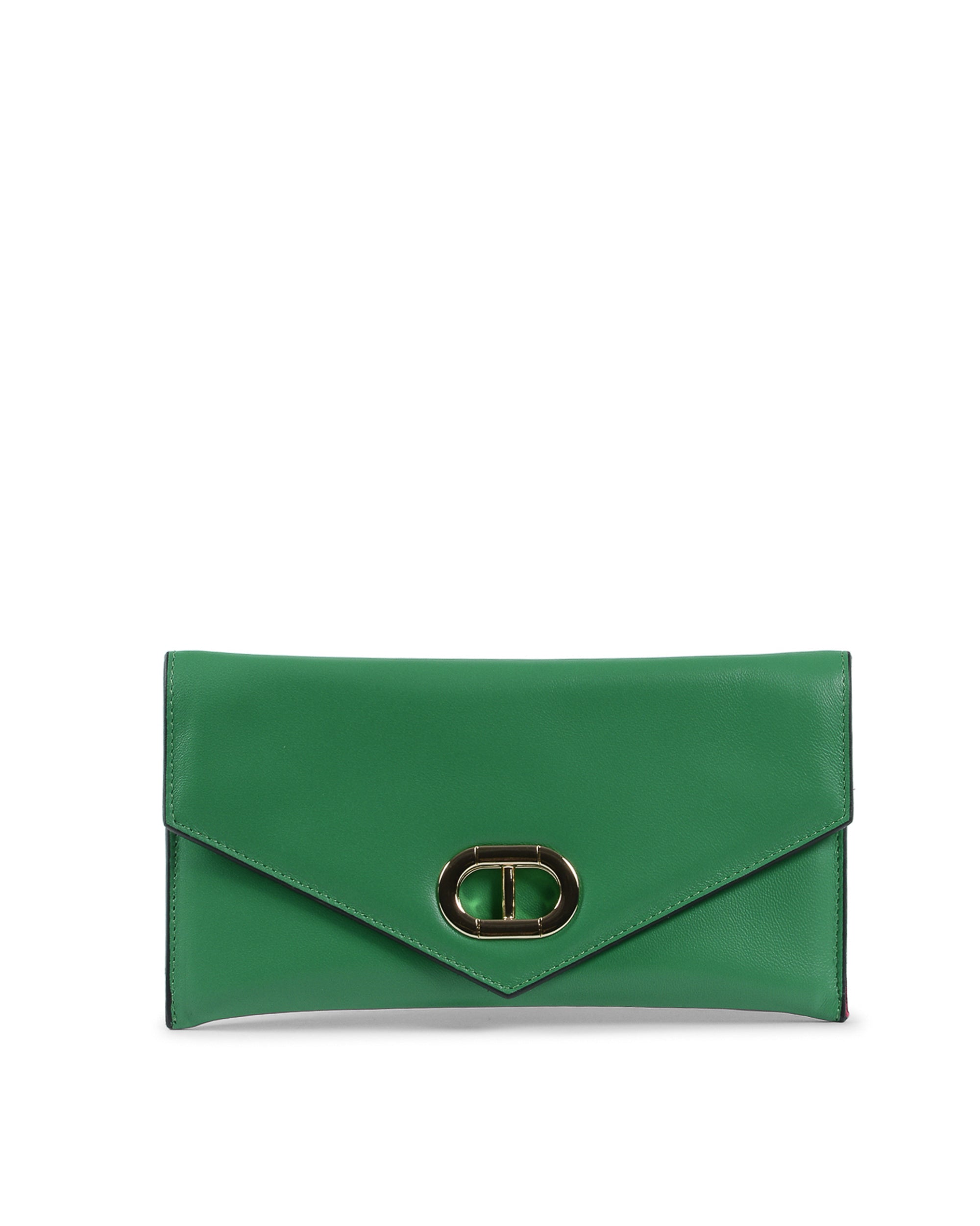 Clutch tipo sobre de piel verde