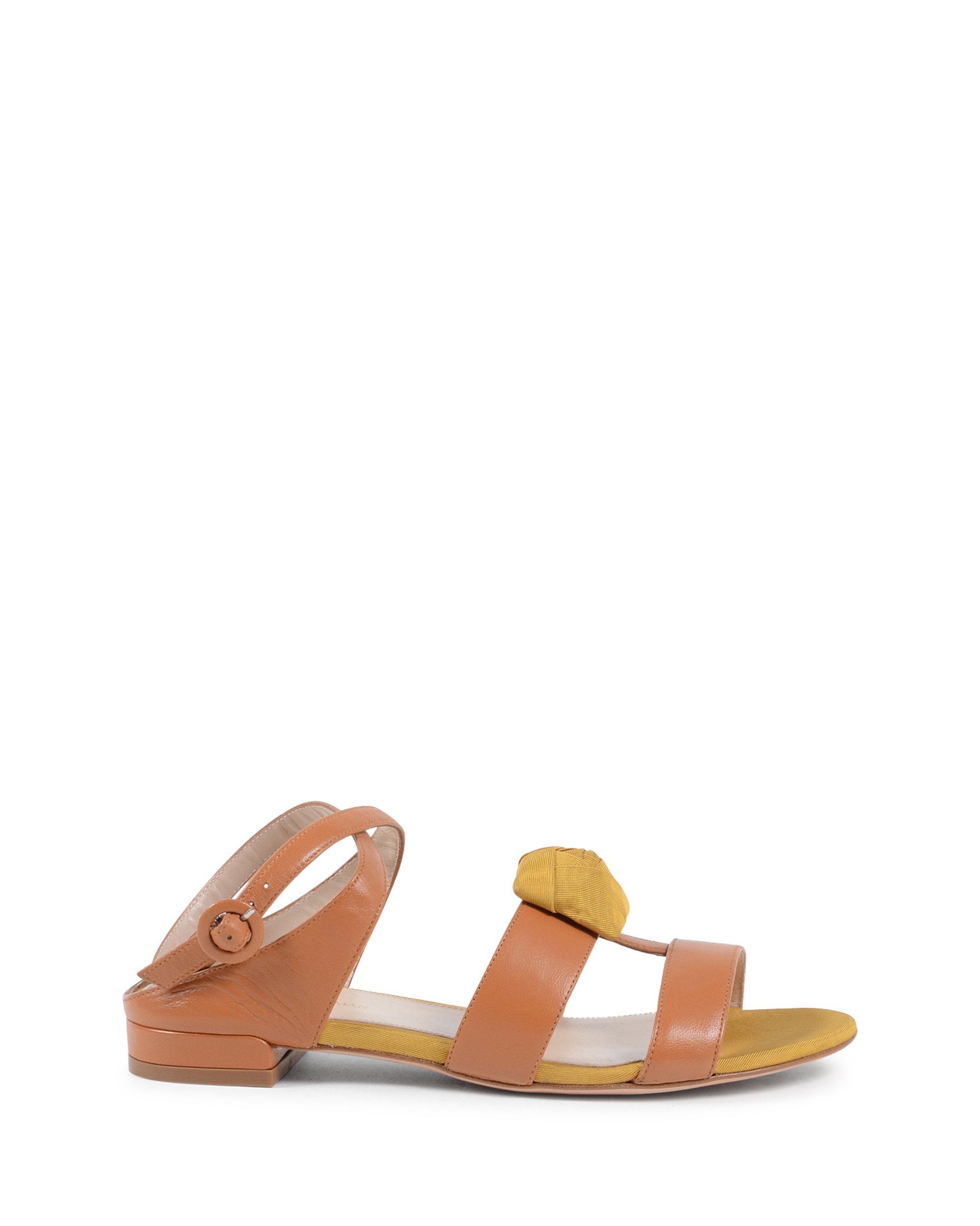 Stuart Weitzman Sandalia plana para mujer color tostado ROSALIE