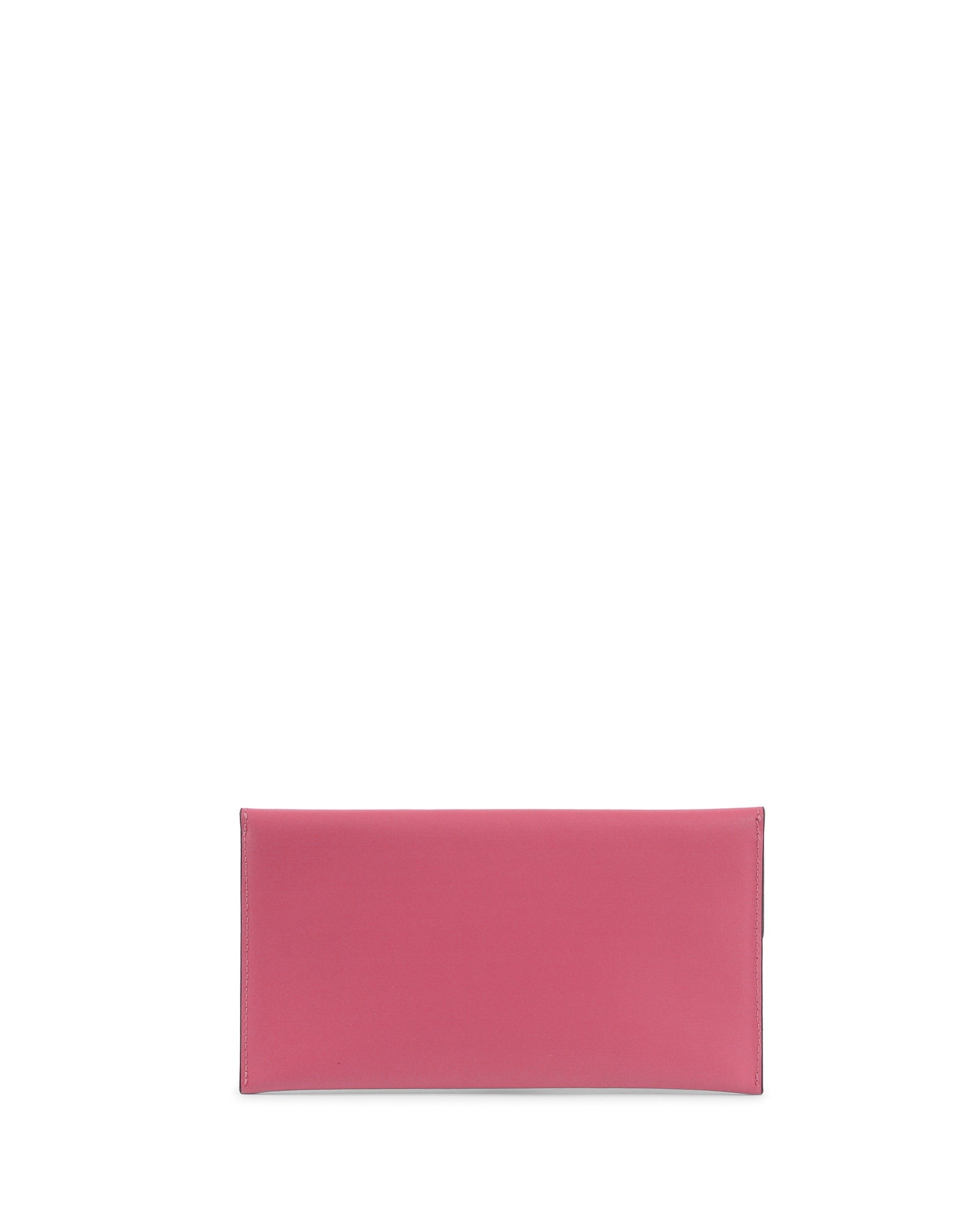 Clutch tipo sobre de piel color fucsia