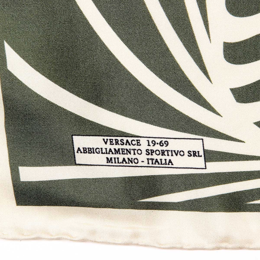 Bufanda de mujer V 1969 Italia