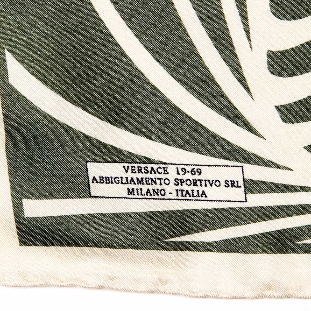 Bufanda de mujer V 1969 Italia
