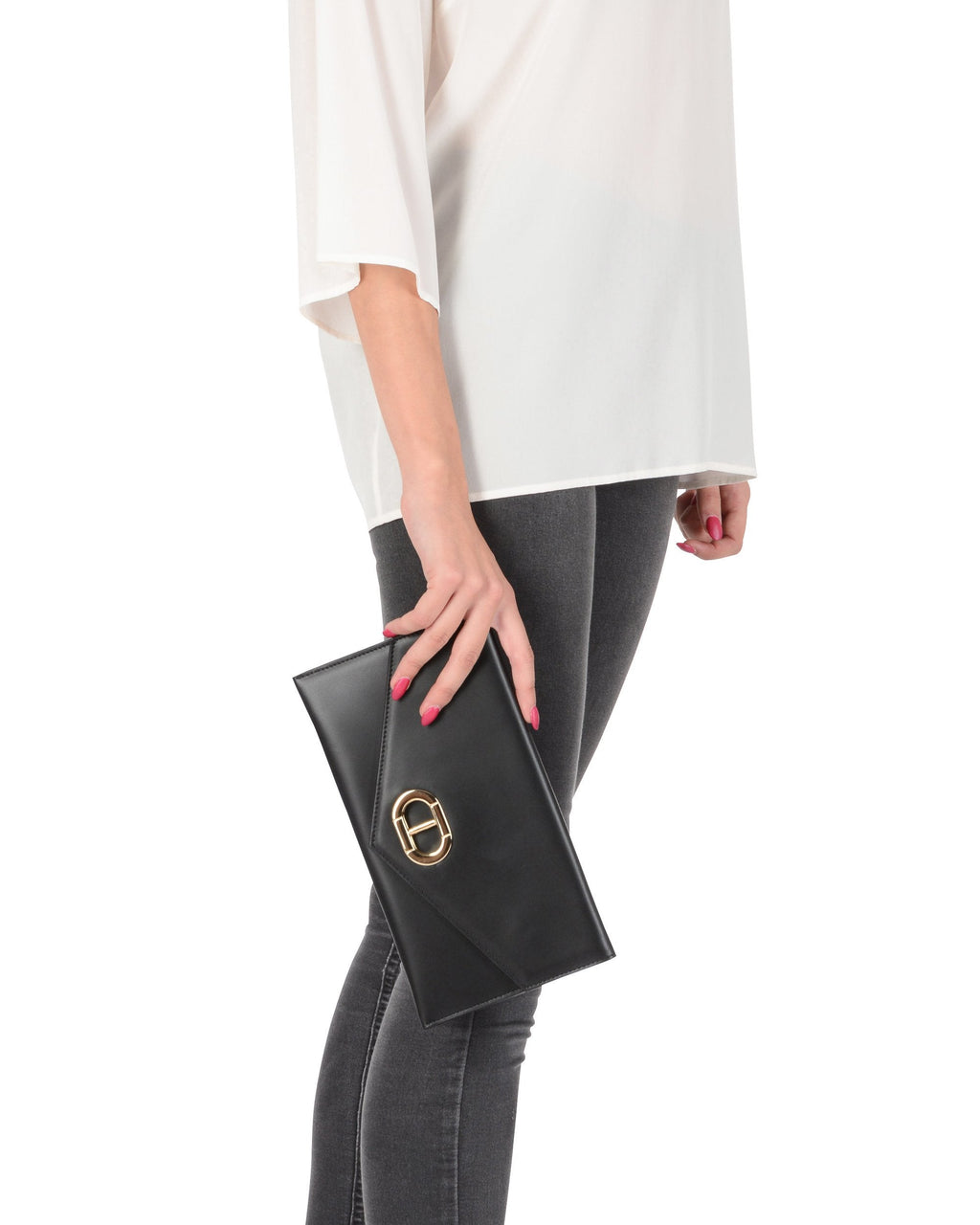 Clutch tipo sobre de piel color negro