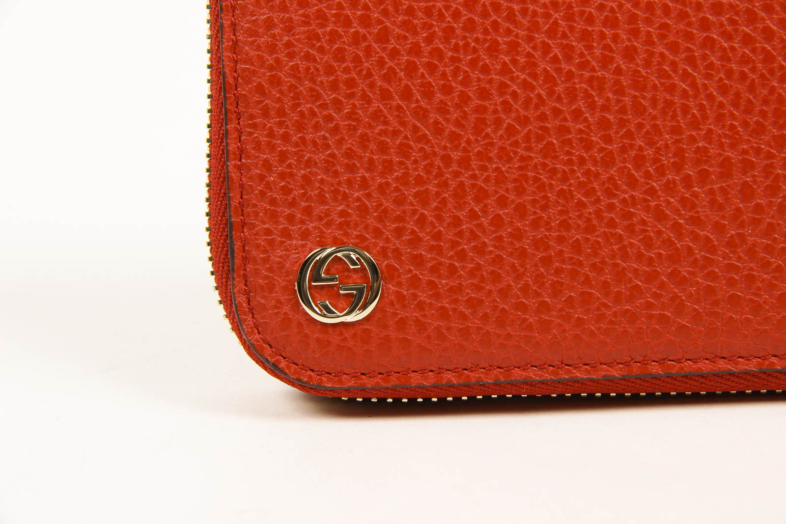 Monedero con cremallera y logotipo GG de Gucci para mujer