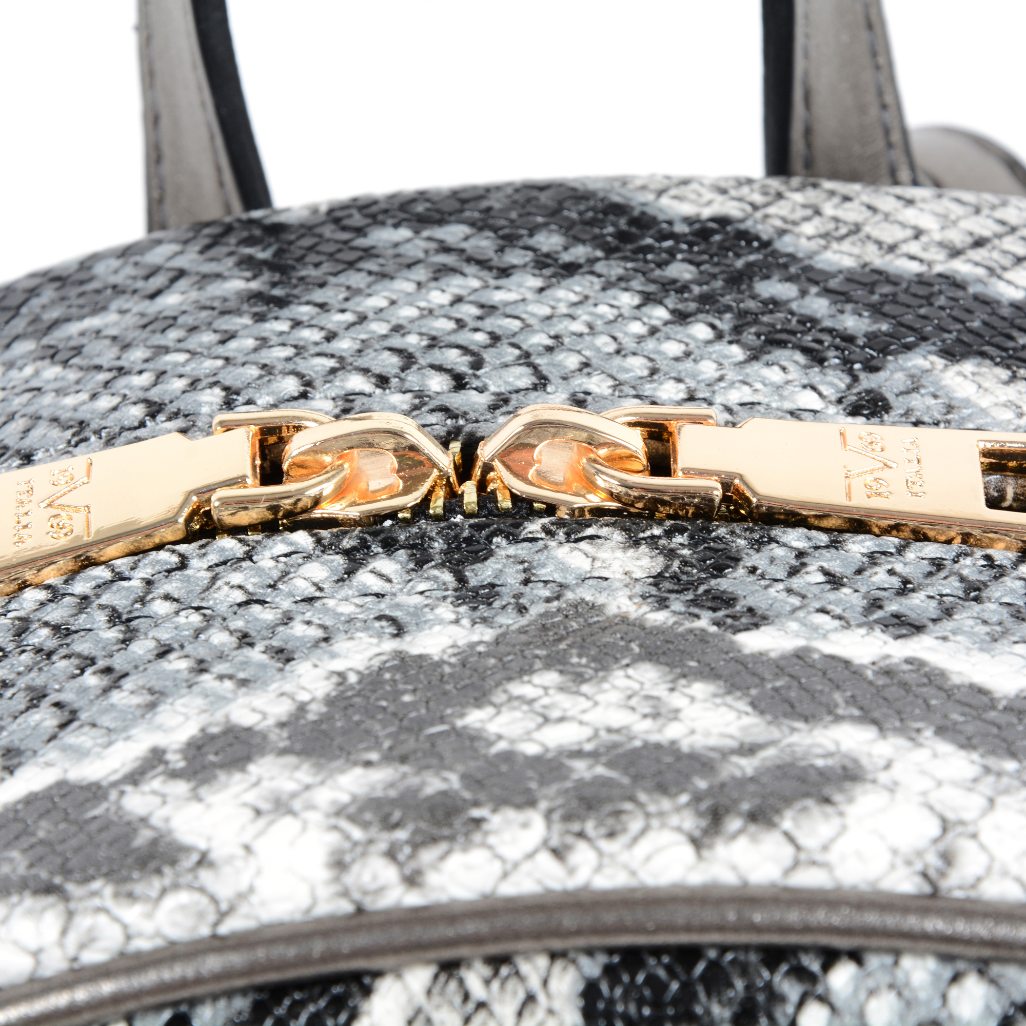 V 1969 Italia Womens Backpack Multicolor CUSCO