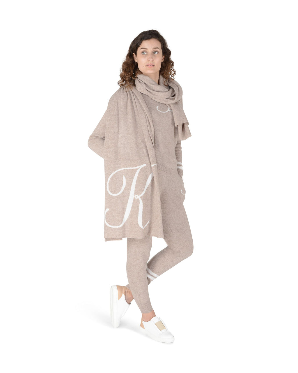 Bufanda con monograma de Dee Ocleppo DEAN VILLAGE CAMEL K