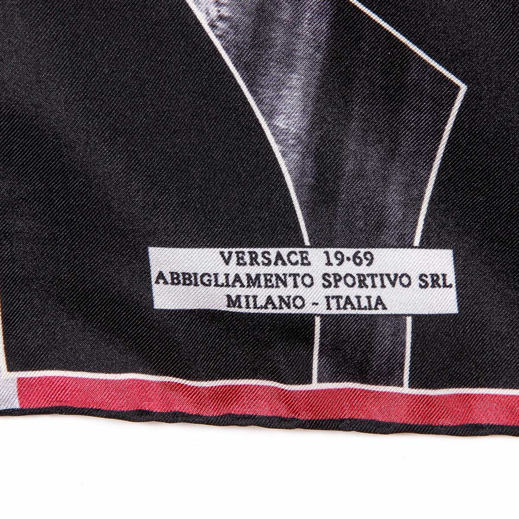 Bufanda de mujer V 1969 Italia