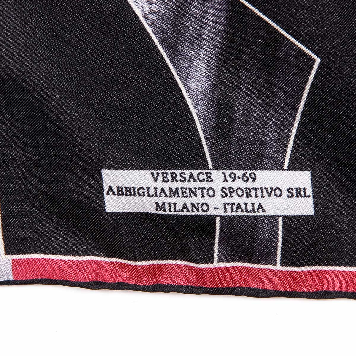 Bufanda de mujer V 1969 Italia