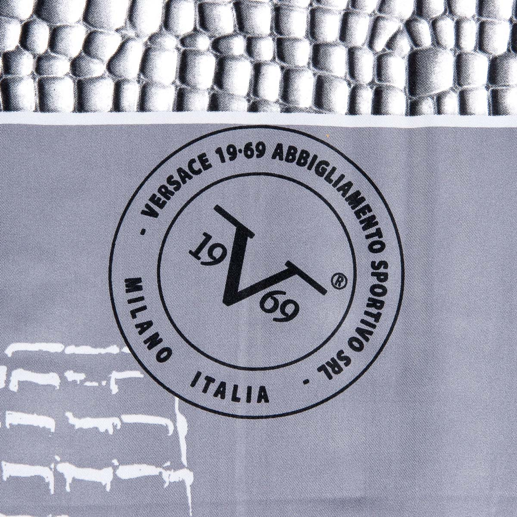 Bufanda de mujer V 1969 Italia