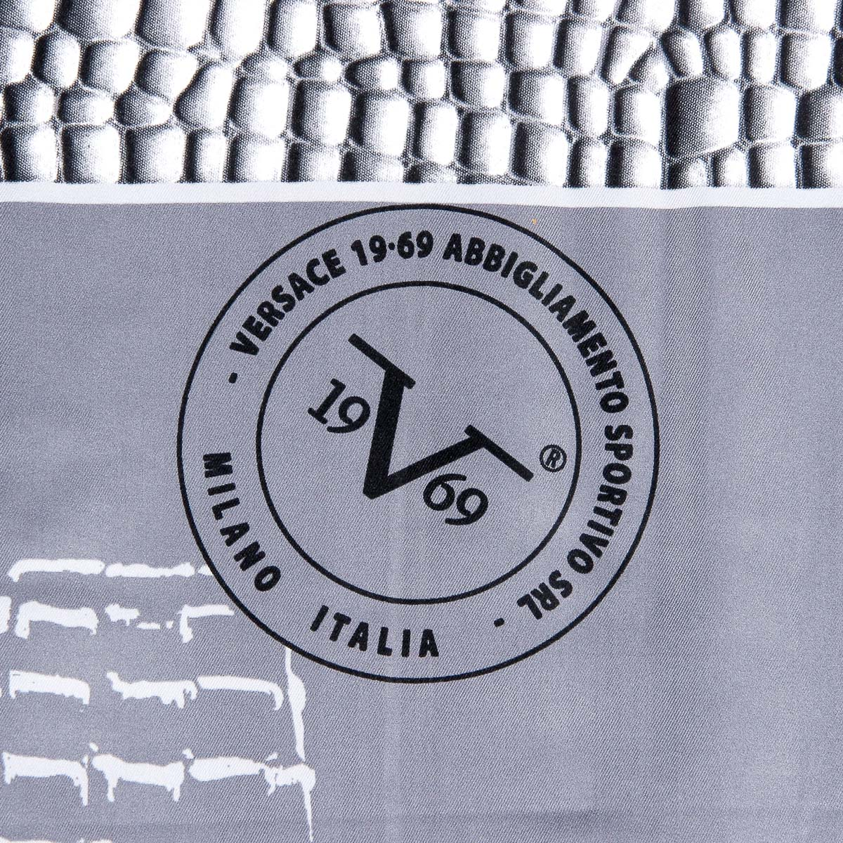 Bufanda de mujer V 1969 Italia