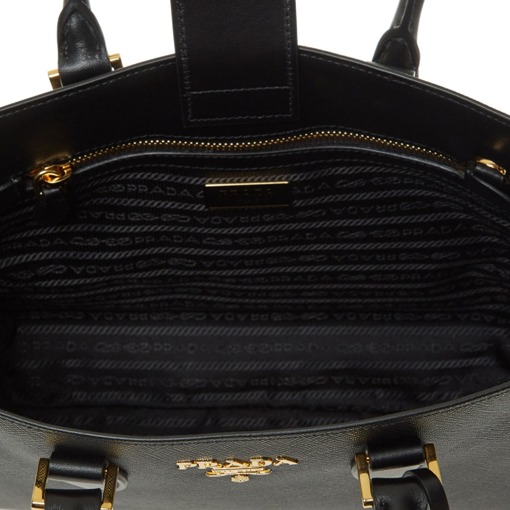 Bolso de hombro Prada de piel Saffiano suave con asa superior en negro