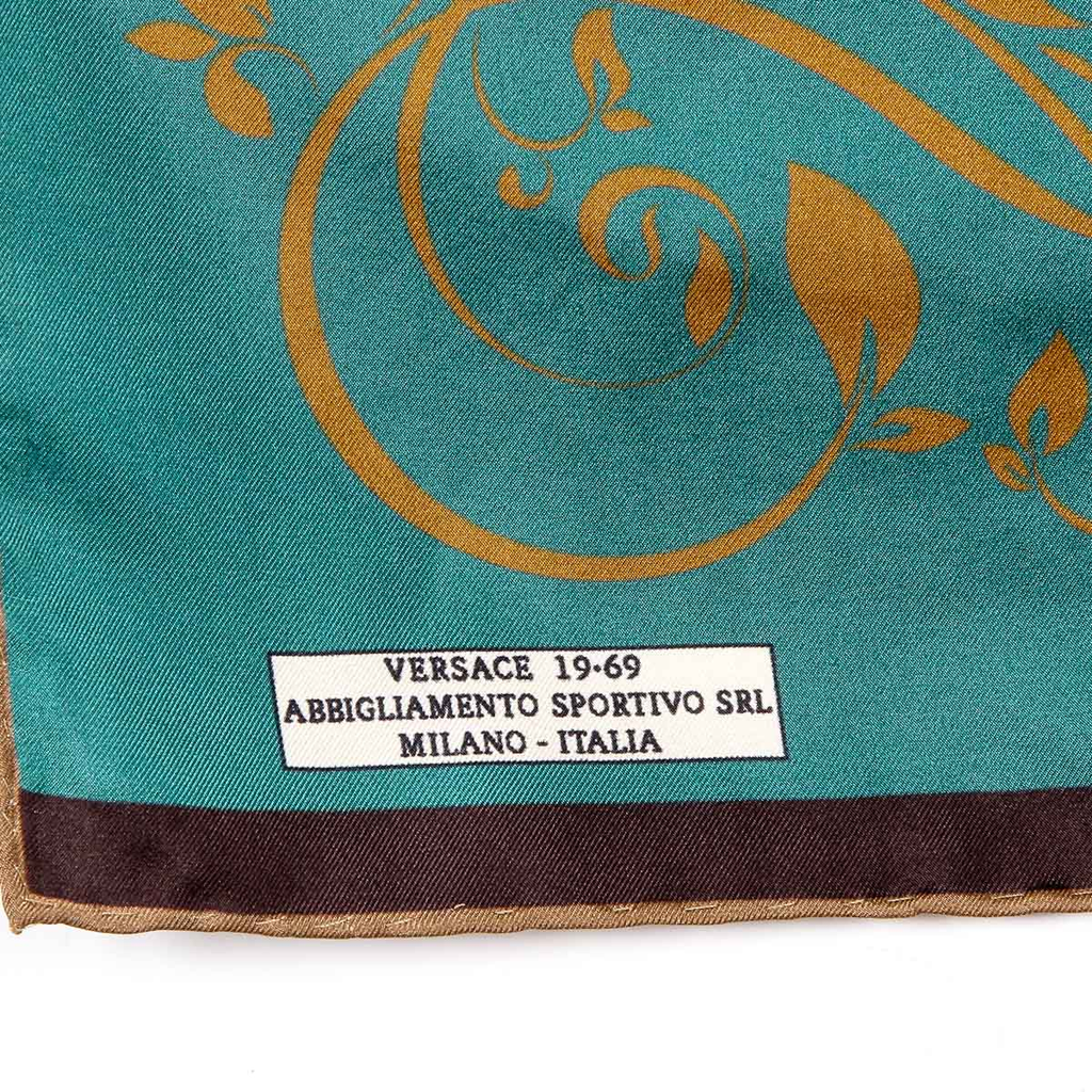 Bufanda de mujer V 1969 Italia