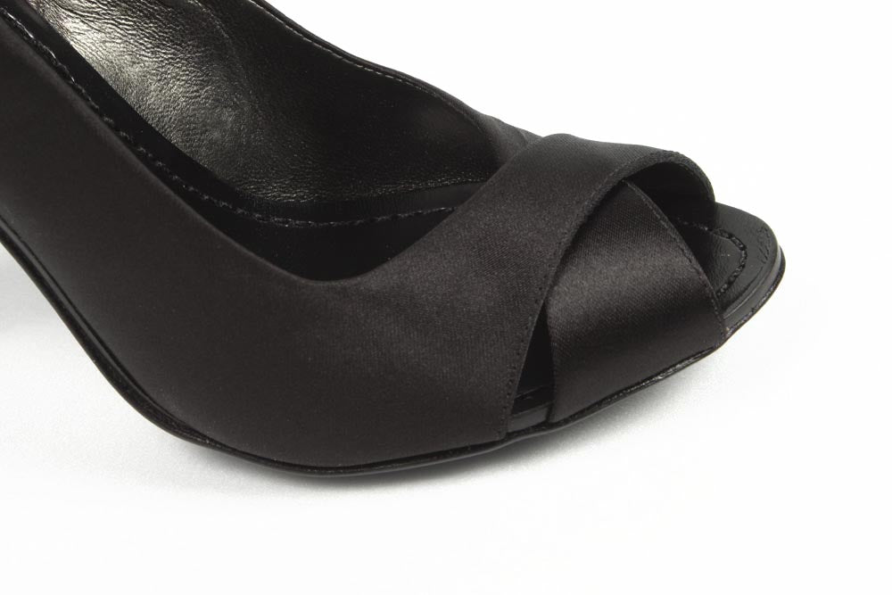 Sandalia de mujer Max Azria MA-INCARTE NEGRO