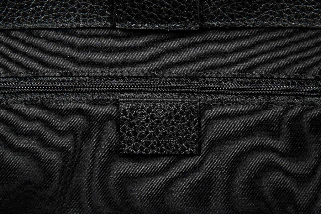 Bolso de mano Gucci para mujer de piel granulada negra con borlas de bambú