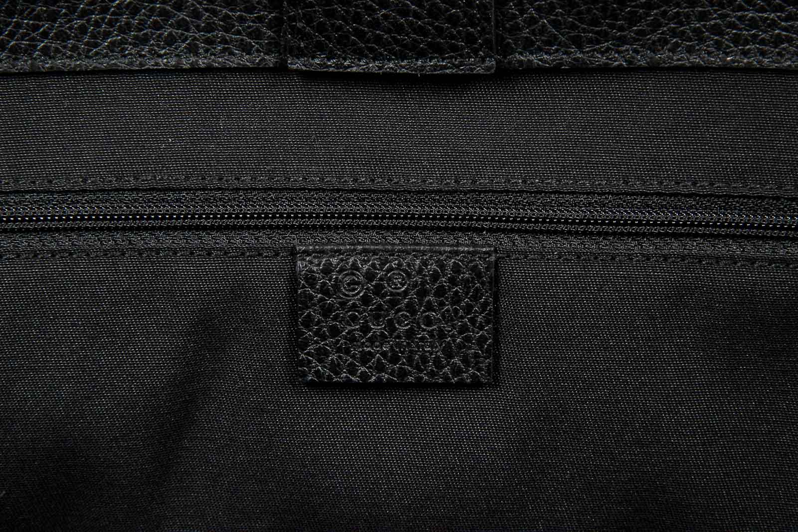 Bolso de mano Gucci para mujer de piel granulada negra con borlas de bambú