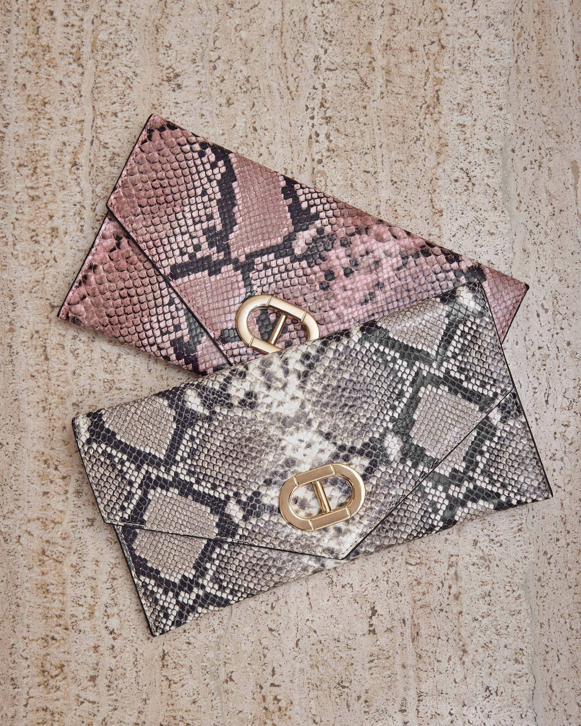 Clutch tipo sobre con relieve