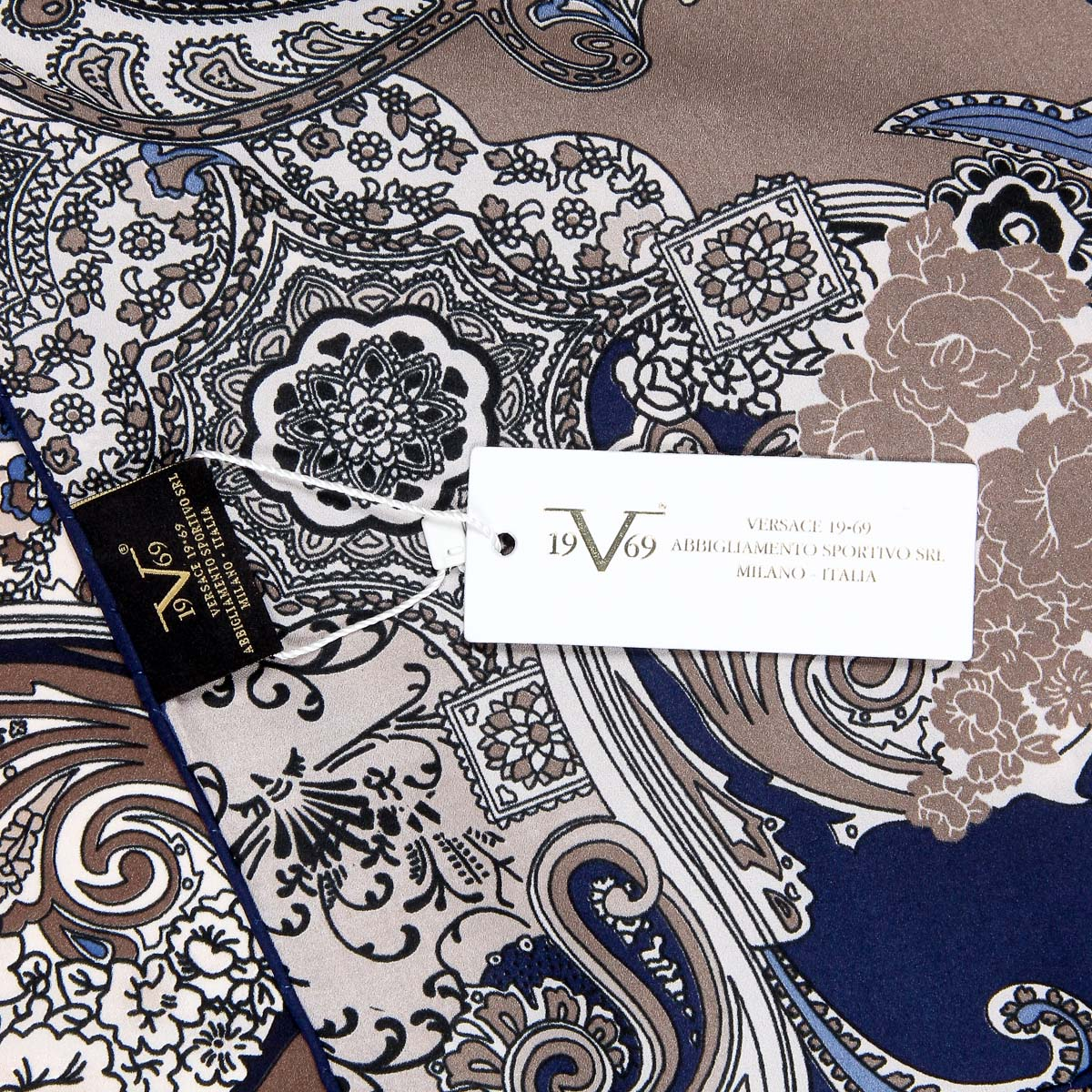 Bufanda de mujer V 1969 Italia