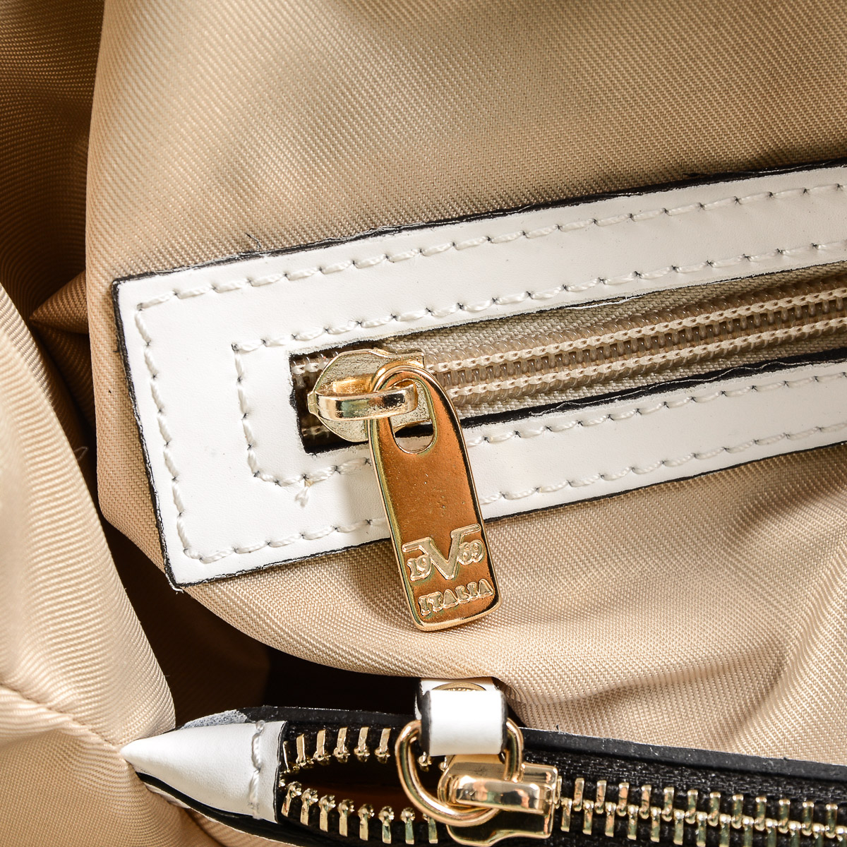 V 1969 Italia Womens Handbag White CRETA