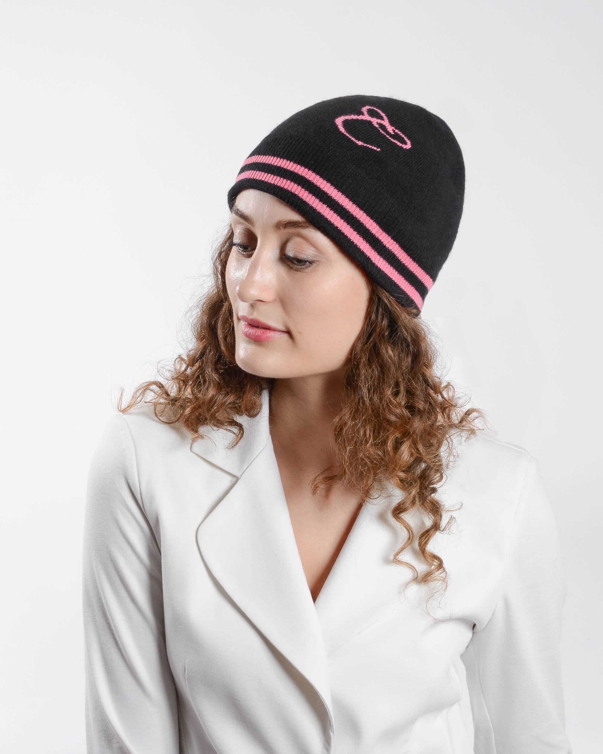 Gorro con monograma de Dee Ocleppo BRUNTSFIELD BLACK C