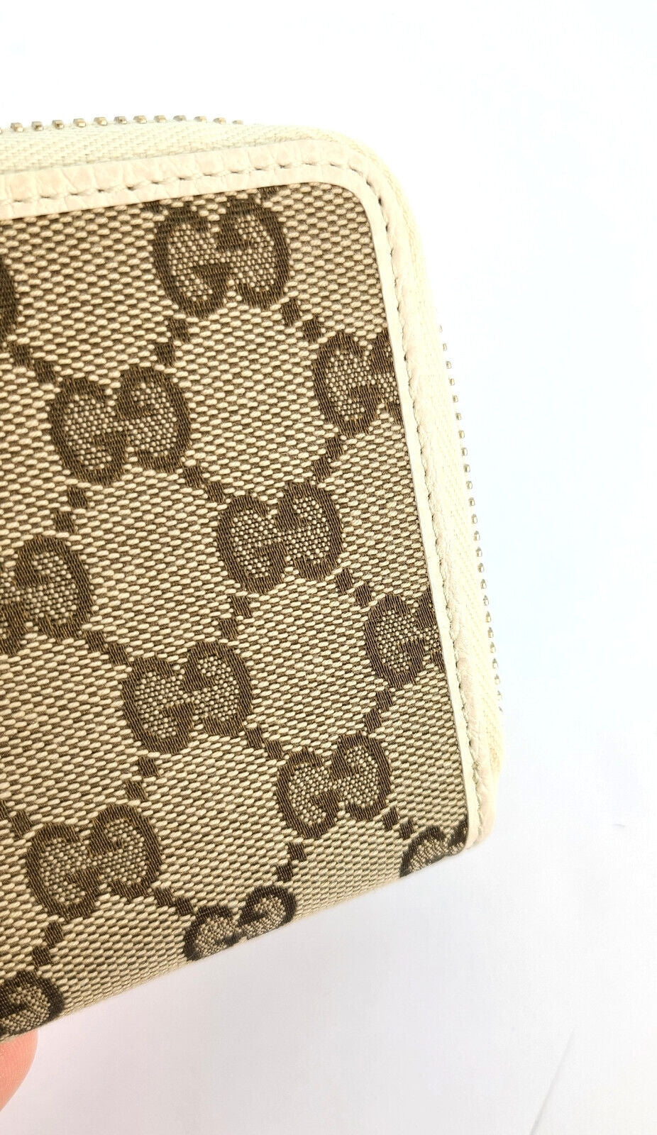 Cartera Gucci Original GG de lona y piel en beige y blanco